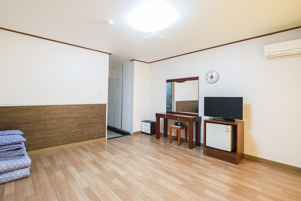 Jeju Youth Hostel Exterior photo