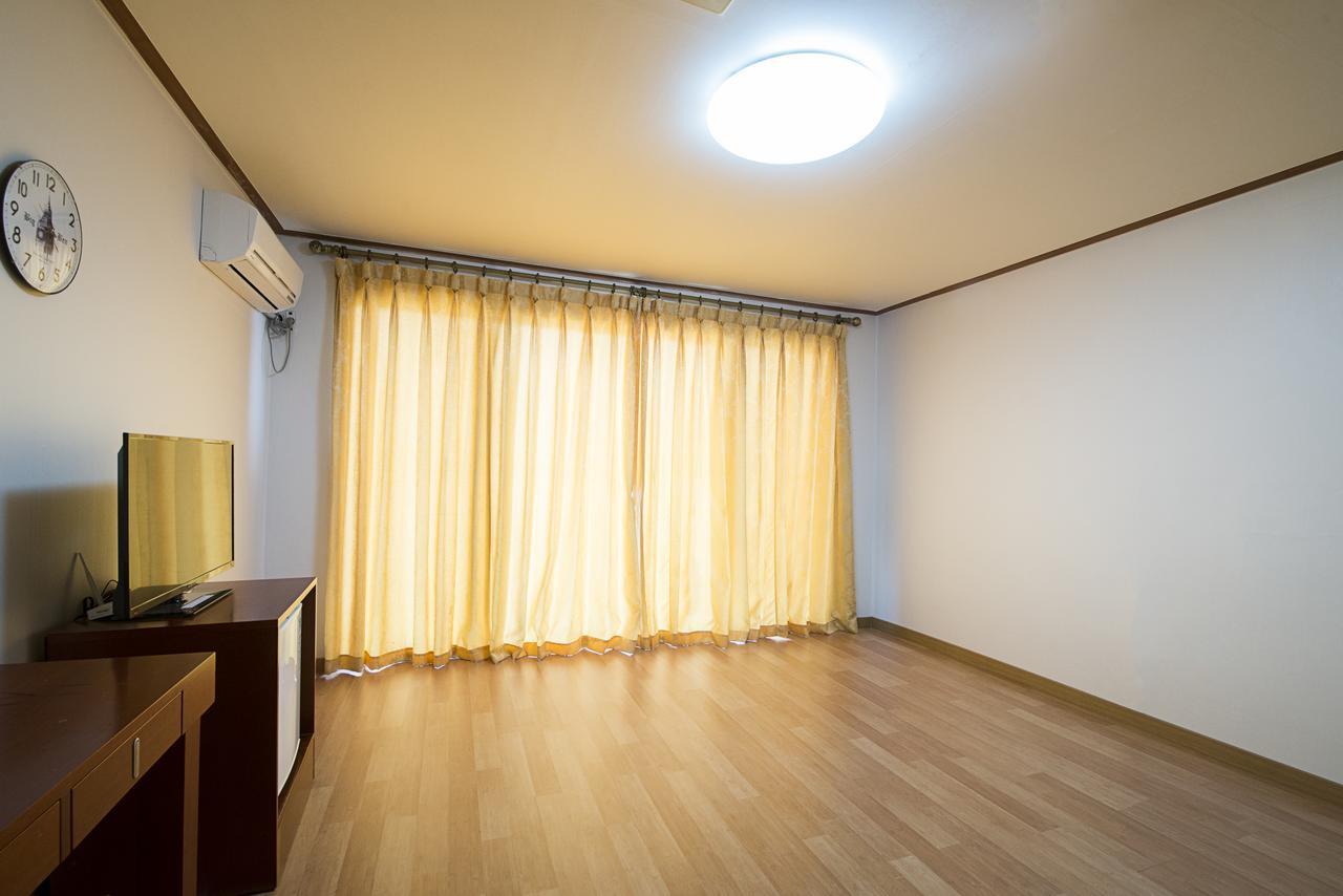 Jeju Youth Hostel Exterior photo