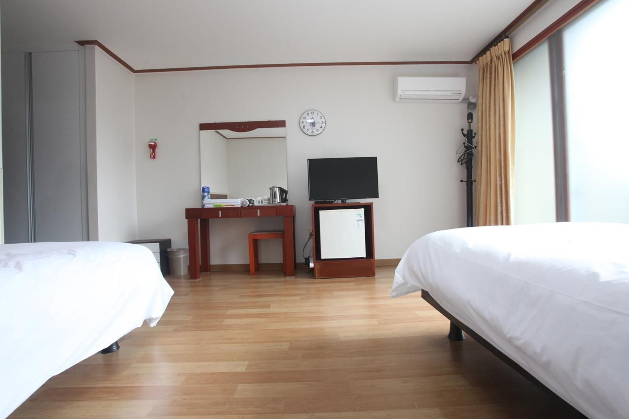 Jeju Youth Hostel Exterior photo
