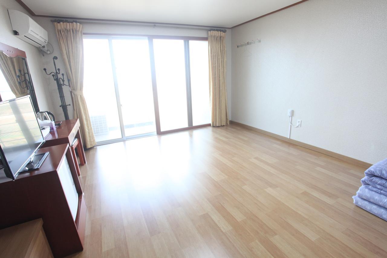 Jeju Youth Hostel Exterior photo